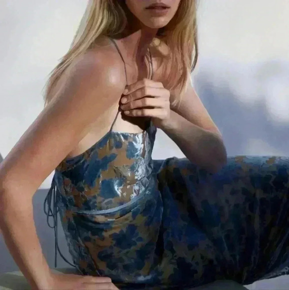 ✨SALE✨Zara Limited Edition Velvet Dress Size M - Picture 3 of 15